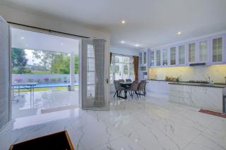 Villa Ixora Resort - Cibadak - 8
