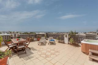Penthouse con Jacuzzi - 0