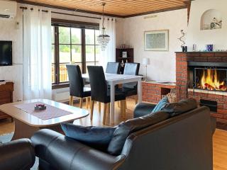 4 person holiday home in HOLSLJUNGA-By Traum - 4