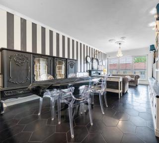 Elegant Apartment with Parking - 3