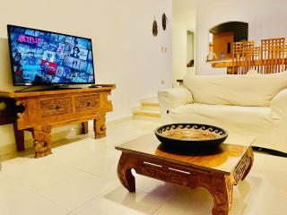 Deluxe Jacuzzi Balcony Room With Swimming Pool Air Conditioning and Parking - 2