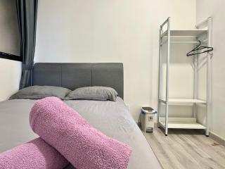 Mid Vally Southkey JB, 2BR, WIFI, 7 mins to CIQ , 5-7pax - 1