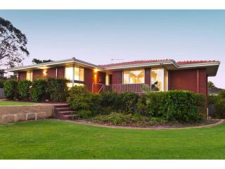 All Seasons - Coastal Charm Steps to Beach and Town - 0