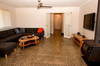 All Seasons - Coastal Charm Steps to Beach and Town - 5