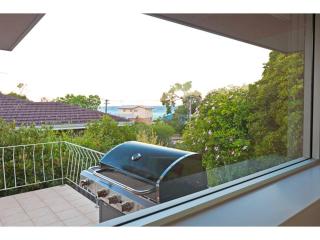 All Seasons - Coastal Charm Steps to Beach and Town - 1