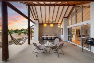 Amaroo - Luxe Hinterland Three-bedroom Farmhouse with Studio - 0