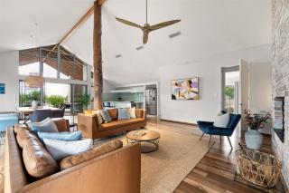 Amaroo - Luxe Hinterland Three-bedroom Farmhouse with Studio - 9