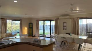 Hook Wine & Sinker - 9