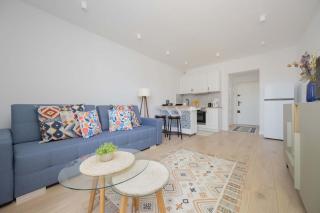 Bright Studio in Bielany close to the Metro by Noclegi Renters - 3