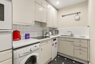 Elegant 2 Bed Flat, 2 mins to Tube - 2