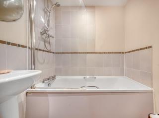Modern 2BR and Parking - Birmingham - 3