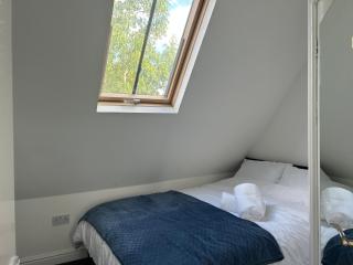 Tranquil 3 Bed Garden house Hendon NW4 - 2