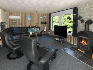 6 person holiday home in Hadsund - 6