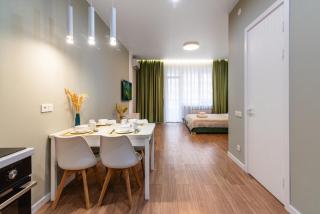 Яркая студия в Meridian Apartments - 6