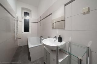 1 Zimmer Bad Küche Vollausstattung zentral - 2