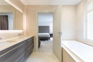 Exclusive Two-Bed Flat on Iconic Park Lane 15A - 7