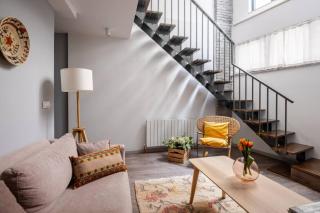 Amazing Luxury Duplex High Ceiling Patio! #403 - 9