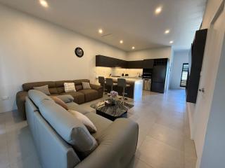New Wailoaloa Escape with Breathtaking Views - 9