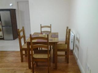 Galway 2-Bed Apt Sleeps 4 5-min walk to Station - 7