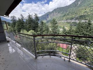 Hotel B2B 2500 Rs With Bkf & Dinner , Mounatin View And Balcony - 1