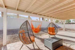 Arcade game room, 2 king beds, ev chargers - 3