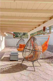 Arcade game room, 2 king beds, ev chargers - 2