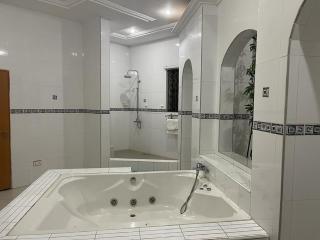 Lovely 1 Bedroom Apartment in East Legon with pool - 2