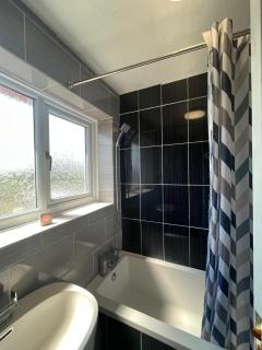 Shortlet Express, Beautiful 3 bedroom House in Rainham - 1