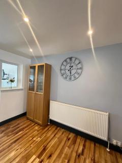 Shortlet Express, Beautiful 3 bedroom House in Rainham - 2