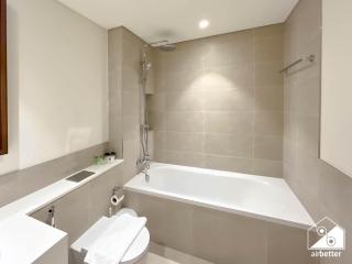 18th-Floor 1BR Beachfront in Palm Jumeirah, Dubai - 3