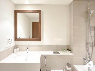 18th-Floor 1BR Beachfront in Palm Jumeirah, Dubai - 2