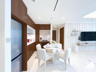 18th-Floor 1BR Beachfront in Palm Jumeirah, Dubai - 1