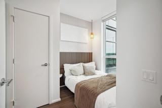 Evergreen Place Retreat with King Suite, Parking near SkyTrain Access - Burnaby - 9