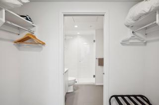 Evergreen Place Retreat with King Suite, Parking near SkyTrain Access - Burnaby - 5