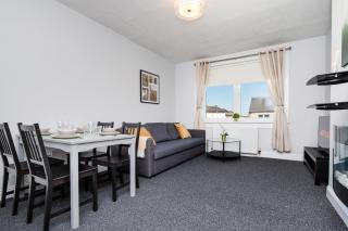 3 Bedroom Flat - Free Parking - 2