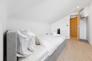 Quiet 2-Bed Flat, Sleeps 5, Free Parking Included - East Barnet - 3
