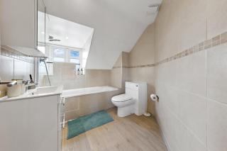 Quiet 2-Bed Flat, Sleeps 5, Free Parking Included - East Barnet - 7