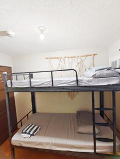 7F Cozy 2BR Condo - Central Location - 5
