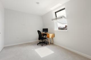 New! Modern 3BR Home near Clapham with Garden and Parking - 5