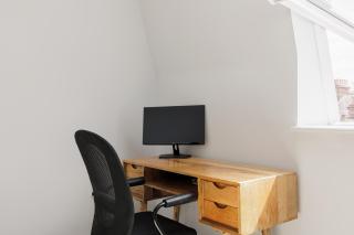 New! Modern 3BR Home near Clapham with Garden and Parking - 4