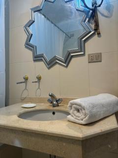 5BDR Modern Beachside Retreat in Einbay l 2nd Row - 5