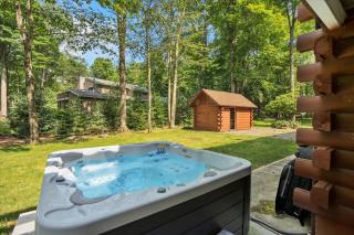 Fall Foliage Chalet I EV Charger Sauna I Hot Tub I Movie Room & Firepit I PET Friendly - 9