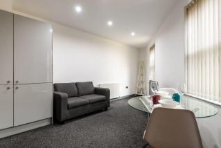 Modern & Stylish 1 Bed Budget Apartment in Central Halifax - 3