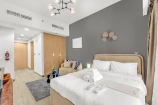 Studio in Azizi with Free Pool and Gym Access - 9