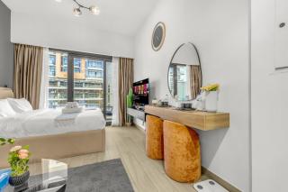Studio in Azizi with Free Pool and Gym Access - 5