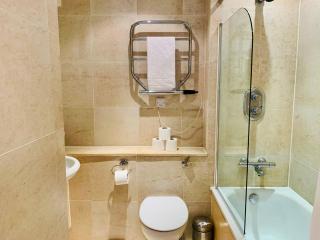 2 Bedroom House Central London - Free Parking - 5