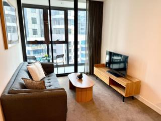 Southbank 2BR with Pool & Views - 9