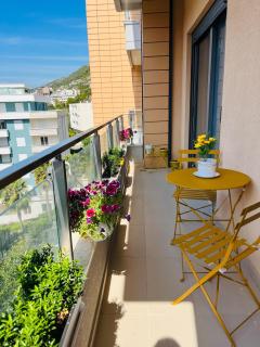 Sunny Apartment 2BR Steps from the Sea by PikHost - 5