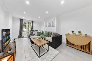 Urban Hideaway, Private Garden, 2 Mins to Station - 2
