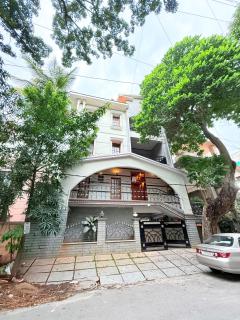 Wooden Whispers Traditional Luxe Spacez Villa - 4